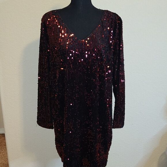 Mansha sequins dress in black with Burgundy sequins. 23.5" chest, 36.5 length. - Picture 1 of 9